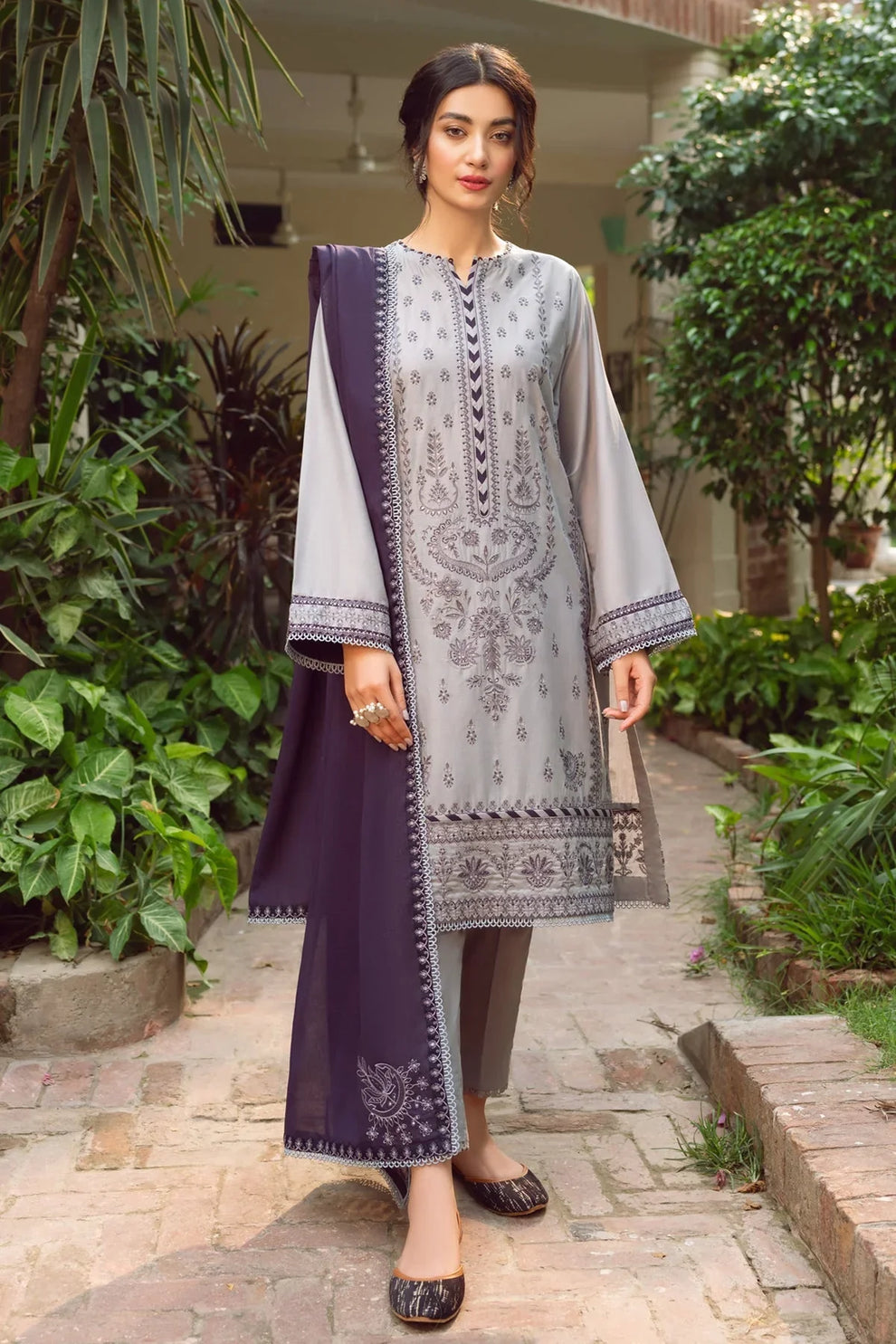 Jazmin D # 47 - 01 | 3PC Luxury Lawn | Bamber Chiffon Embroidered Dupatta