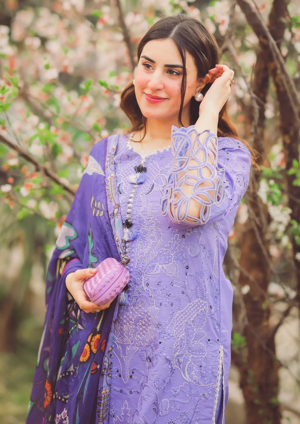 Mushq D # 70 - 01 | 3PC Luxury Lawn | Printed Duppata