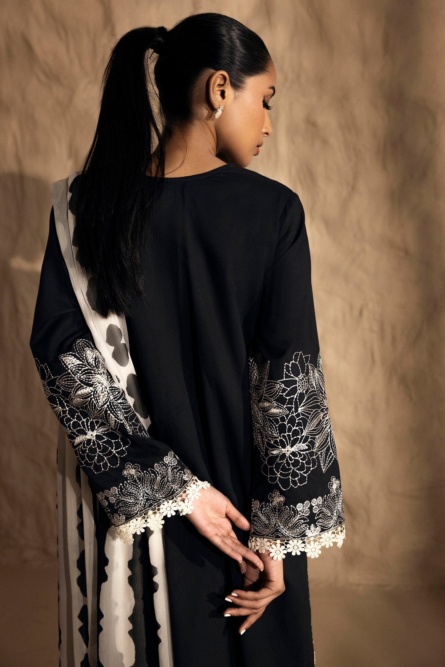 Sana Safinaz D # 131 - 01 | 3PC Luxury Dhanak | Wool Shawl